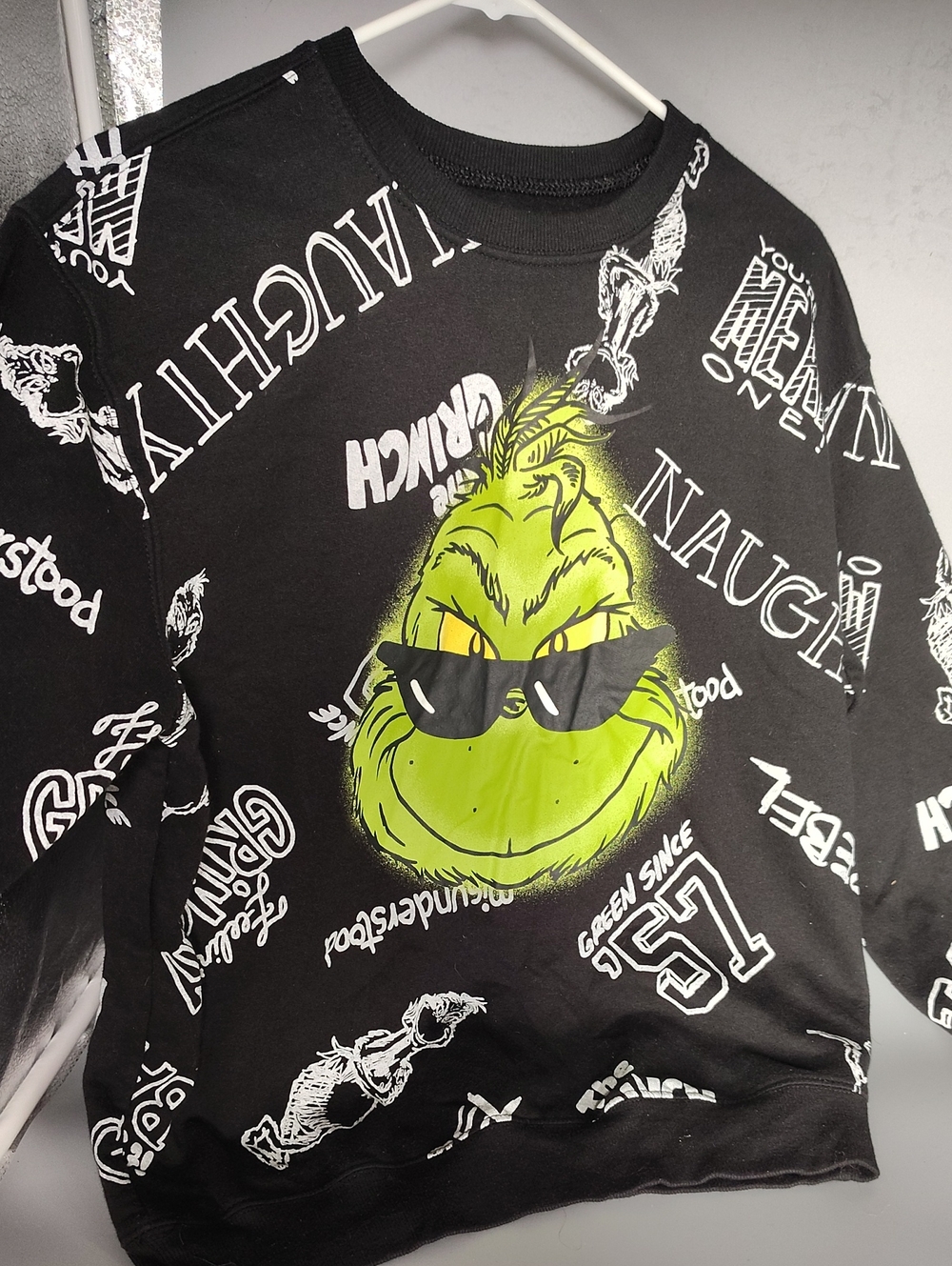 Dr. Seuss Grinch Graphic Pullover Sweatshirt - Black & Green